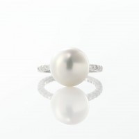 白蝶真珠とダイヤモンドのエタニティのリング　03