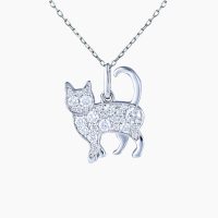 猫モチーフのダイヤモンドのネックレス 01