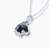 ブラックダイヤモンドそのものを馬モチーフにカットしたペンダントネックレス 01