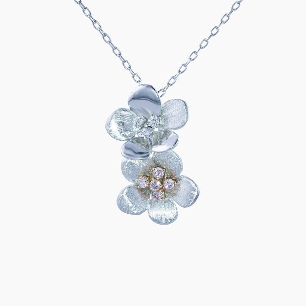 ほんのりと優しく色づく花に見立てたピンクダイヤモンドのペンダントネックレス 04
