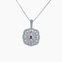 モディファイドスクエアーブリリアントカット、クラリティグレードはSI1のファンシービビットピンクダイヤモンドペンダントネックレス 04