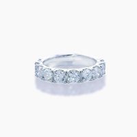 Dカラー・IF（インタナリーフローレス）・3EX（トリプルエクセレント）という、最高グレードのダイヤモンドを0.2ct × 10石＝合計2カラット、贅沢に使用した究極のハーフエタニティダイヤモンドリング 04