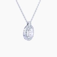 「世界で最も美しいダイヤモンド」と称されるラザールダイヤモンド0.714ct・Gカラー・VVS2クラリティのオーバルカットは、胸元をすっきりと見せ、フェミニンで優雅な印象を演出するラザールダイヤモンドペンダントネックレス 02