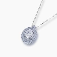 「世界で最も美しいダイヤモンド」と称されるラザールダイヤモンド0.714ct・Gカラー・VVS2クラリティのオーバルカットは、胸元をすっきりと見せ、フェミニンで優雅な印象を演出するラザールダイヤモンドペンダントネックレス 03