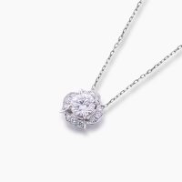 「世界で最も美しいダイヤモンド」と称されるラザールダイヤモンド1.08ct、Hカラー、VVS2という品質と、ラザールならではのグッドメイクなカットにより最高の輝きを解き放ち、花びらのような立体的造形ペンダントネックレス 01