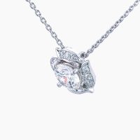 「世界で最も美しいダイヤモンド」と称されるラザールダイヤモンド1.08ct、Hカラー、VVS2という品質と、ラザールならではのグッドメイクなカットにより最高の輝きを解き放ち、花びらのような立体的造形ペンダントネックレス 02