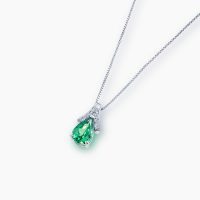 美しい色味と高い透明度から希少価値が高いとされるグリーンガーネットのペアシェイプカットネックレス 02