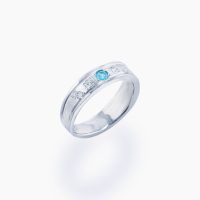 日常の中で気兼ねなく楽しんでほしい思いを形にした伏せ込みでセッティングのパライバトルマリンと合計0.10ctダイヤモンドリング　03