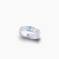 日常の中で気兼ねなく楽しんでほしい思いを形にした伏せ込みでセッティングのパライバトルマリンと合計0.10ctダイヤモンドリング　04