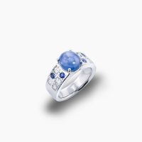 カボションカットのスターサファイアのリング。スターは実物をご覧ください 01