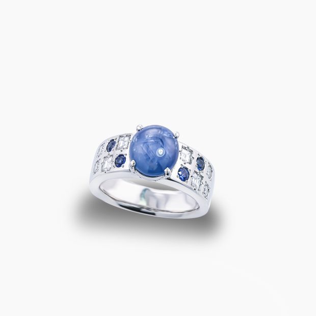 カボションカットのスターサファイアのリング。スターは実物をご覧ください 04