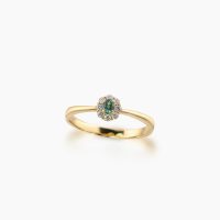 太陽光の下ではブルーグリーンに、白熱電灯の下では赤紫色に変化する神秘的な宝石で、かつ良質なアレキサンドライトのK18リング 03