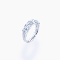 4石のダイヤモンドを1つの「花」に見立て、4つのフラワーモチーフにあしらった合計1カラットのプラチナダイヤモンドリング　02