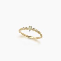 陽の光を閉じ込めたかのような温かみのある輝きが魅力のペアシェイプのイエローダイヤモンドを中央に配したK18ダイヤモンドリング 02