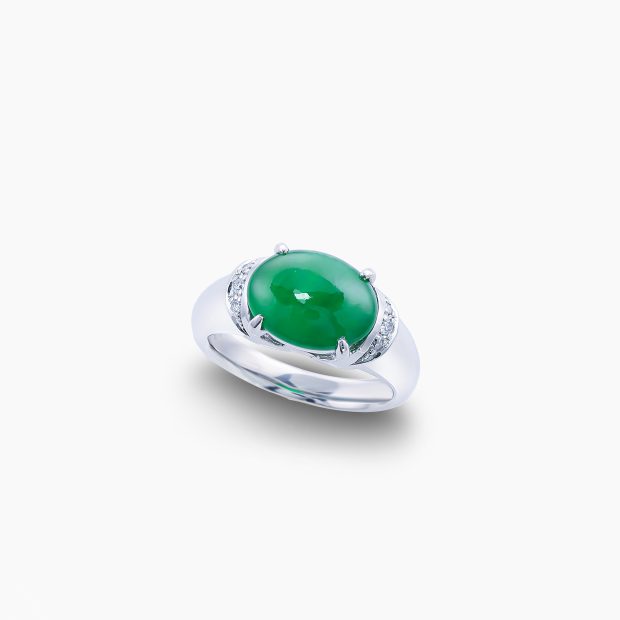 「強烈な靭性(粘り強さ)」が最大の特徴で、割れにくい事から女性のお守りとして身につけられる宝石ヒスイのプラチナリング 02