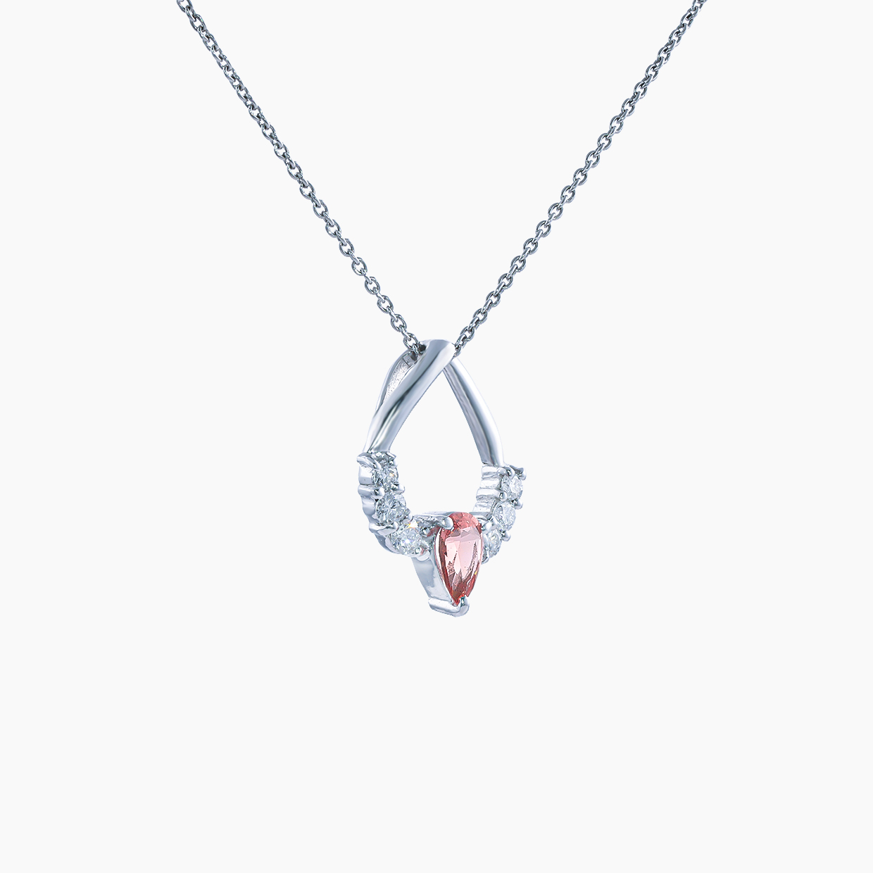 ピンクとオレンジが溶け合った、ごくわずかな色調のものだけ「パパラチア」サファイアと称される希少性の高いペンダントネックレス 02