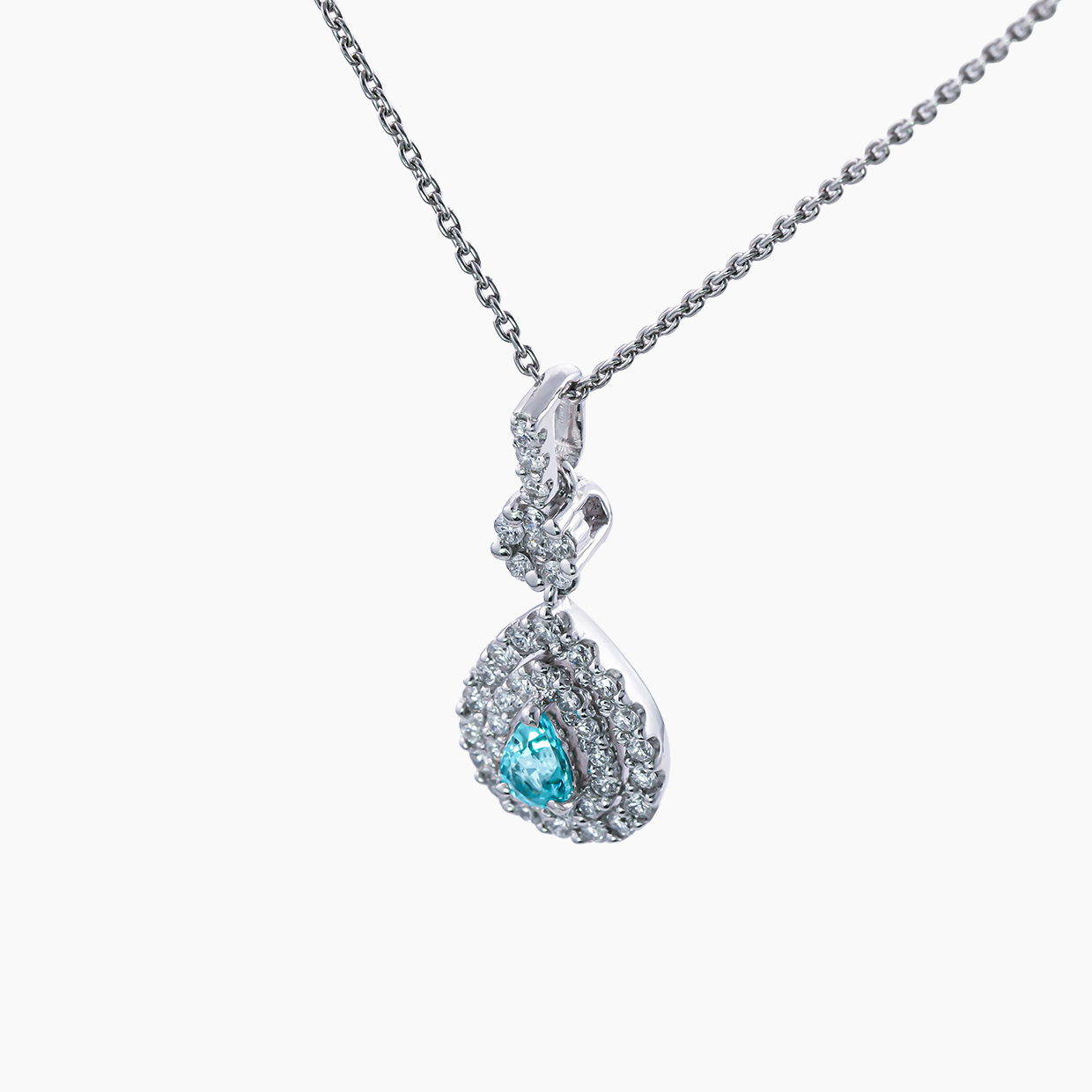 雫形のペアシェイプ（0.21ct）のパライバトルマリンを2重のダイヤモンドサークルが繊細に取り巻くデザインのプラチナペンダントネックレス 03