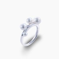 3.5mmから5.0mmの5つのアコヤパールを個性的なデザインであしらった真珠のリング　02