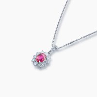 1.10ct非加熱のルビーの周囲に合計0.85ctのダイヤモンドを配したクラシカルな王道デザインのペンダントネックレス 01