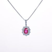 1.10ct非加熱のルビーの周囲に合計0.85ctのダイヤモンドを配したクラシカルな王道デザインのペンダントネックレス 03