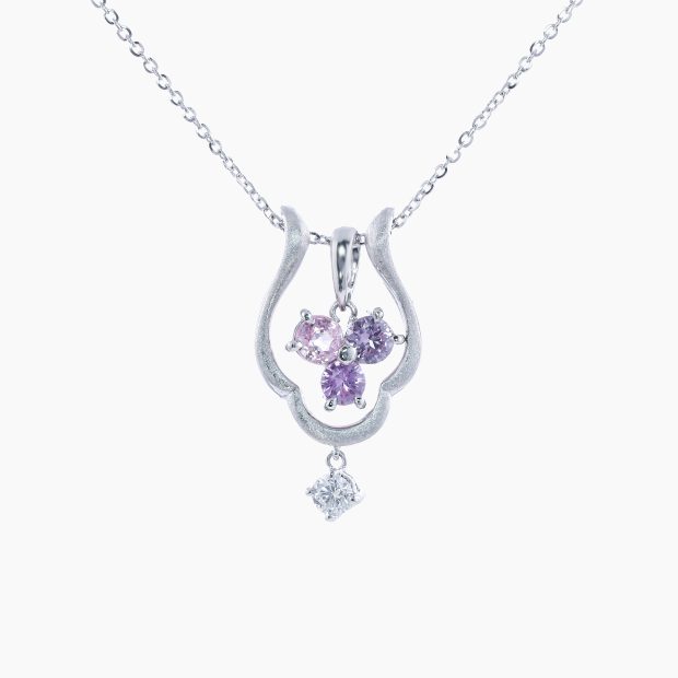 ピンクサファイア3石をマットな質感の地金で包み込むペンダントネックレス 04