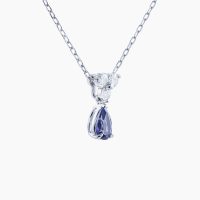 深いロイヤルブルーからスミレ色、そして淡いグレーへ、見る角度によって色彩が変化する「多色性」の宝石アイオライトのペンダントネックレス 02