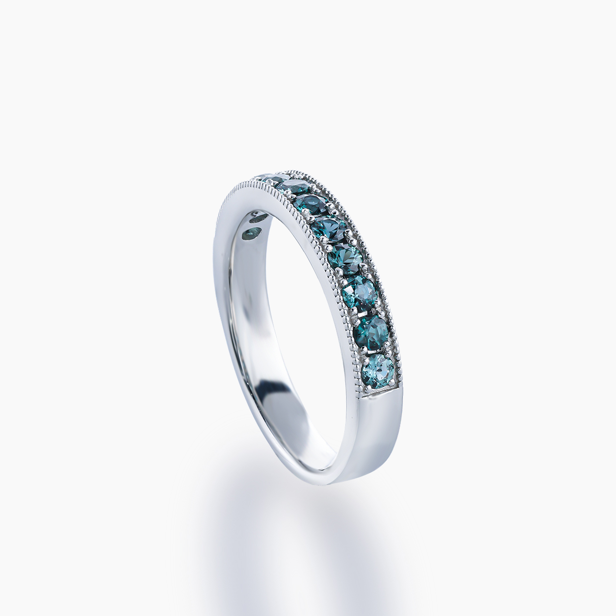 ラウンドカットプロポーションの整った石のみを厳選した合計0.53ctアレキサンドライトのプラチナハーフエタニティリング 02