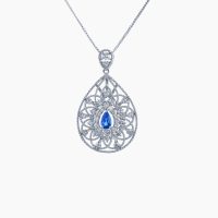 鮮やかなブルーが特徴のアウイナイトの周りを繊細なミル打ちラインにダイヤモンドを施し、上品に包み込んだ瑞々しく麗しい雫型のプラチナペンダント 04